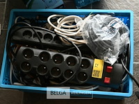 Verzameling van stekkerdozen en verlengsnoeren - afbeelding 1 van  1
