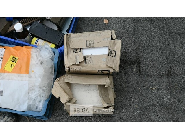 Verzameling van tegels en benodigheden - afbeelding 4 van  5
