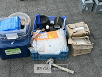 Verzameling van tegels en benodigheden - afbeelding 5 van  5