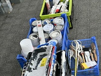 Verzameling van verf en verfgereedschap - afbeelding 1 van  4
