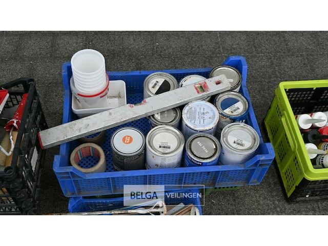 Verzameling van verf en verfgereedschap - afbeelding 2 van  4