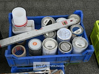 Verzameling van verf en verfgereedschap - afbeelding 2 van  4
