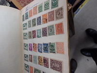 Verzameling world met oude zegels - afbeelding 2 van  7