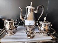 Verzilverd koffieservies met dienblad, 4 onderzetters, 3 inox schalen, broodmandje, sauspot, beeldje, tissuehouder - afbeelding 2 van  7