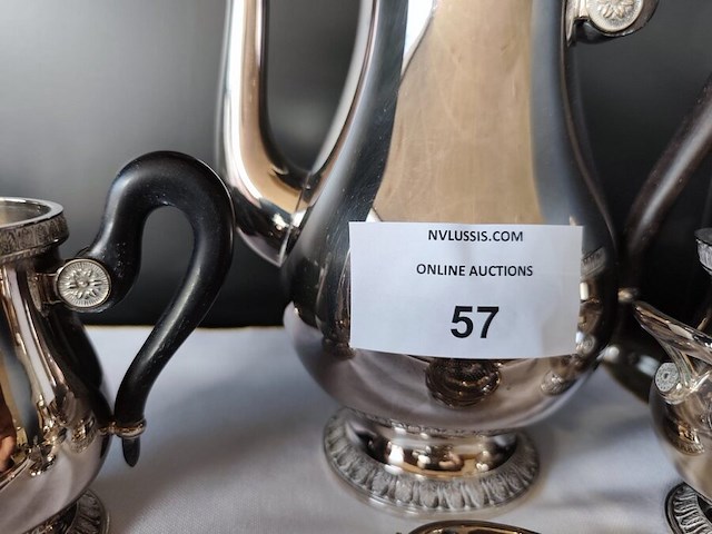 Verzilverd koffieservies met dienblad, 4 onderzetters, 3 inox schalen, broodmandje, sauspot, beeldje, tissuehouder - afbeelding 3 van  7