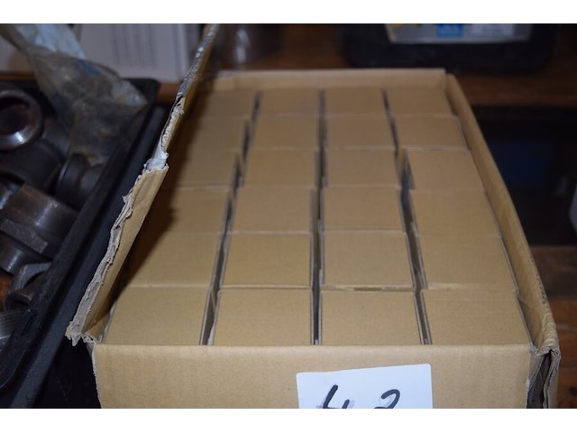 Verzink schroeven 4,5x20, ca. 48 doosjes x200st. - afbeelding 3 van  3