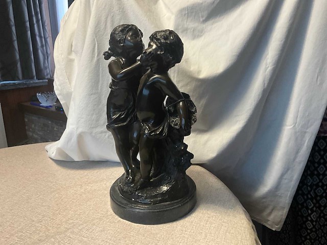 Verzwaard hars-/kunststof replica beeld auguste moreau - afbeelding 1 van  10