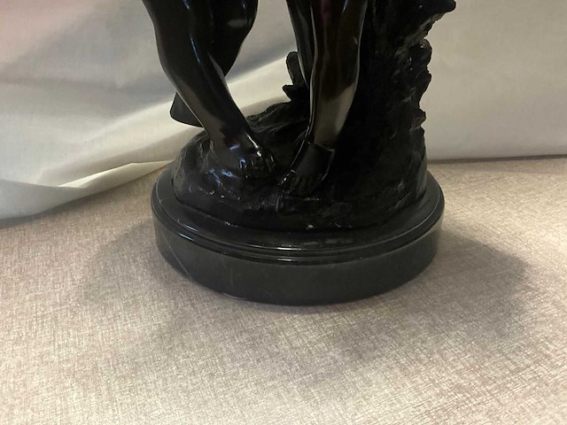 Verzwaard hars-/kunststof replica beeld auguste moreau - afbeelding 9 van  10