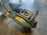 Vespa - motorcycle - afbeelding 3 van  25