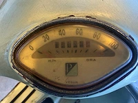 Vespa - motorcycle - afbeelding 7 van  25