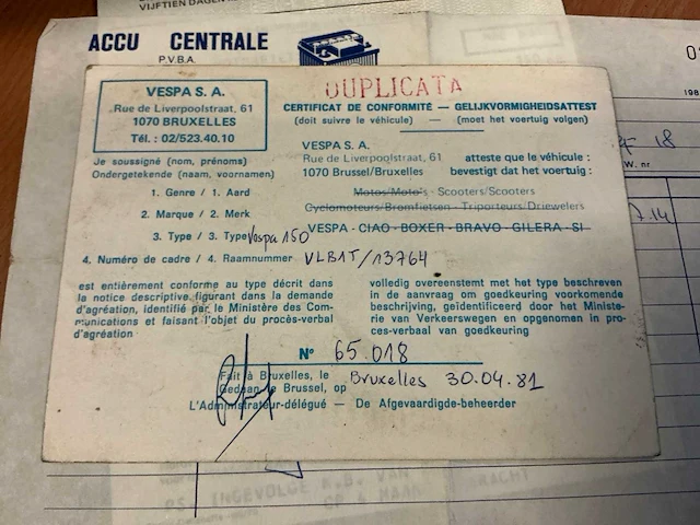 Vespa - motorcycle - afbeelding 16 van  25