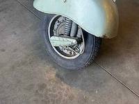 Vespa - motorcycle - afbeelding 21 van  25