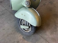 Vespa - motorcycle - afbeelding 22 van  25
