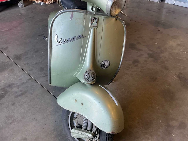 Vespa - motorcycle - afbeelding 23 van  25