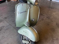 Vespa - motorcycle - afbeelding 23 van  25