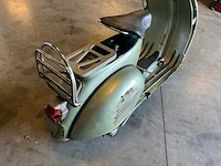 Vespa - motorcycle - afbeelding 18 van  25