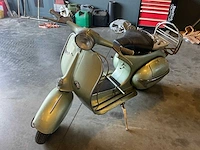 Vespa - motorcycle - afbeelding 1 van  25