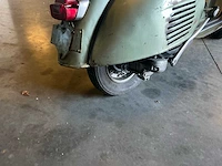 Vespa - motorcycle - afbeelding 19 van  25