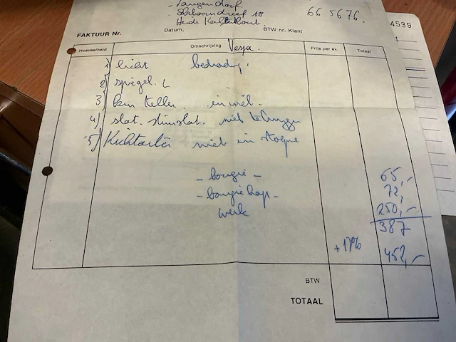 Vespa - motorcycle - afbeelding 23 van  25