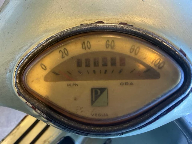 Vespa - motorcycle - afbeelding 7 van  25