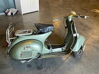 Vespa - motorcycle - afbeelding 17 van  25