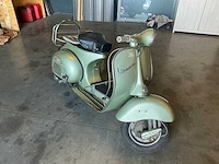 Vespa - motorcycle - afbeelding 23 van  25