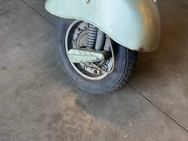 Vespa - motorcycle - afbeelding 18 van  25
