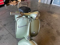 Vespa - motorcycle - afbeelding 21 van  25