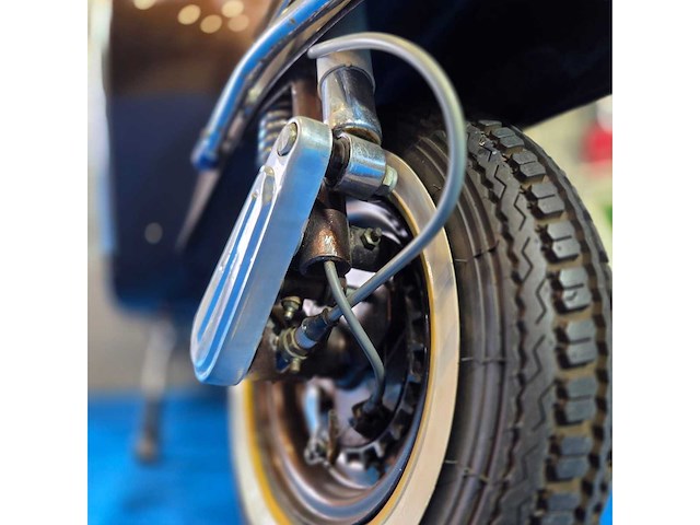 Vespa - piaggio 150 - moped - afbeelding 15 van  17