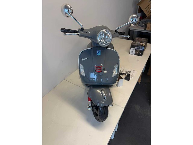 Vespa 801 elektrische kinderscooter (10x) - afbeelding 5 van  6