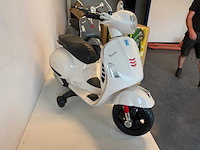 Vespa 801 elektrische kinderscooter (10x) - afbeelding 2 van  9