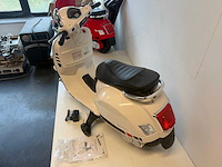 Vespa 801 elektrische kinderscooter (10x) - afbeelding 3 van  9
