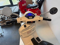 Vespa 801 elektrische kinderscooter (10x) - afbeelding 4 van  9