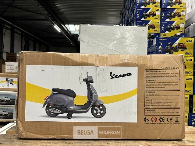Vespa elektrische kinderscooter gts super wit - afbeelding 1 van  4