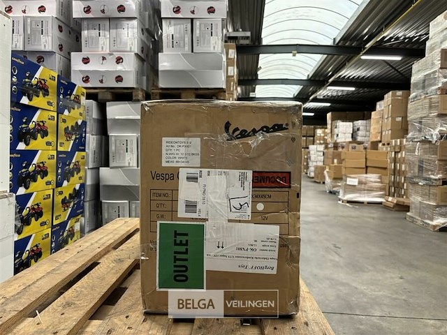 Vespa elektrische kinderscooter gts super wit - afbeelding 3 van  4