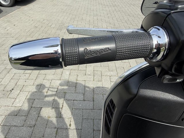 Vespa gts300 - afbeelding 2 van  17