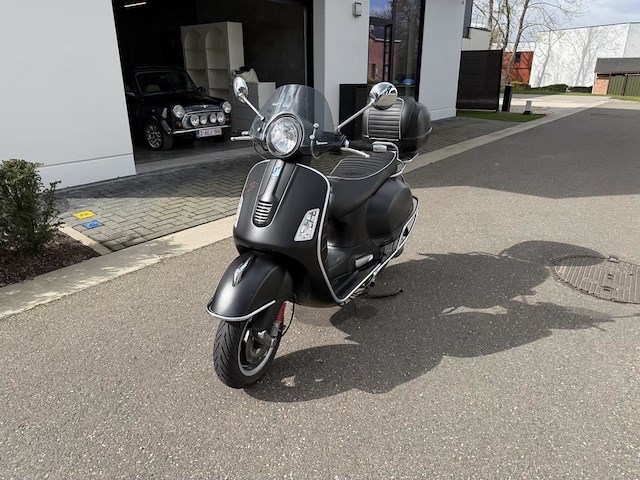 Vespa gts300 - afbeelding 1 van  17