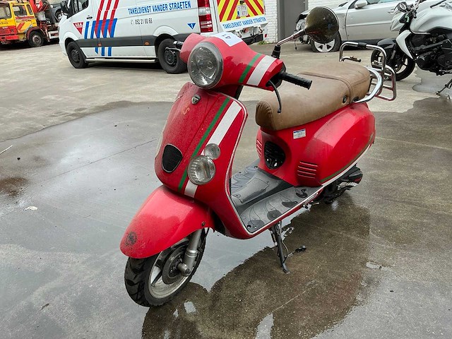 Vespa neco brommer - afbeelding 1 van  6