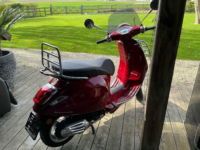 Vespa piaggio scooter - afbeelding 1 van  1