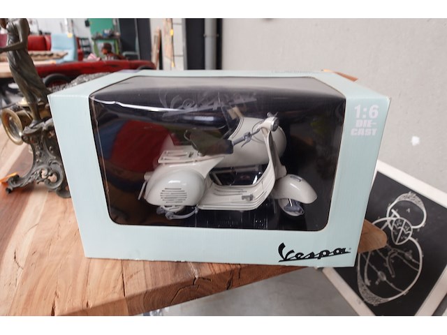Vespa schaamodel 1:6 - afbeelding 1 van  5