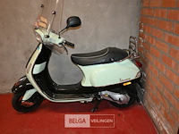 Vespa scooter - afbeelding 2 van  7