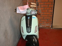 Vespa scooter - afbeelding 3 van  7