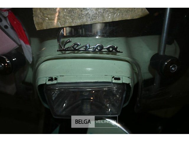 Vespa scooter - afbeelding 4 van  7