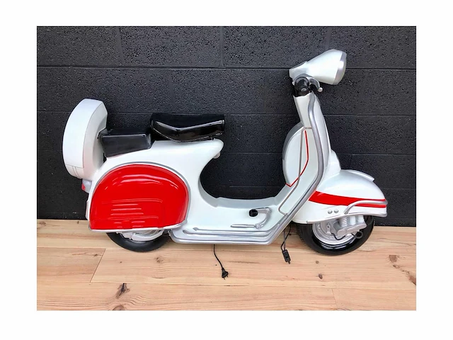 Vespa wanddecoratie 1,4 meter breed - afbeelding 1 van  1