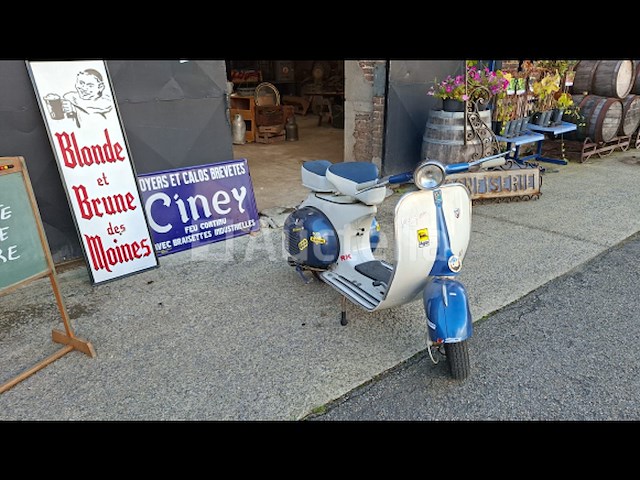 Vespa - afbeelding 1 van  4