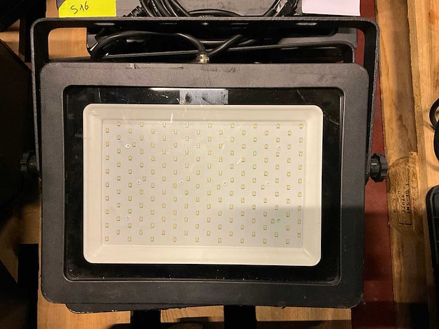 Vetec led schijnwerper 150w (4x) - afbeelding 1 van  3