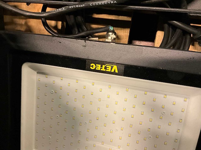 Vetec led schijnwerper 150w (4x) - afbeelding 2 van  3