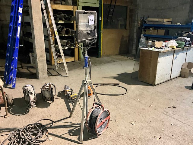 Vetec mh150-2 werflicht op telescopische 3-pikkel - afbeelding 1 van  4