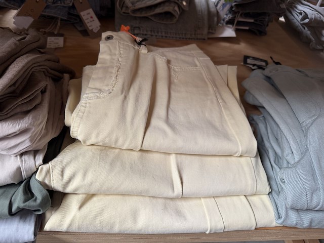 Vêtements (dames) - afbeelding 4 van  19