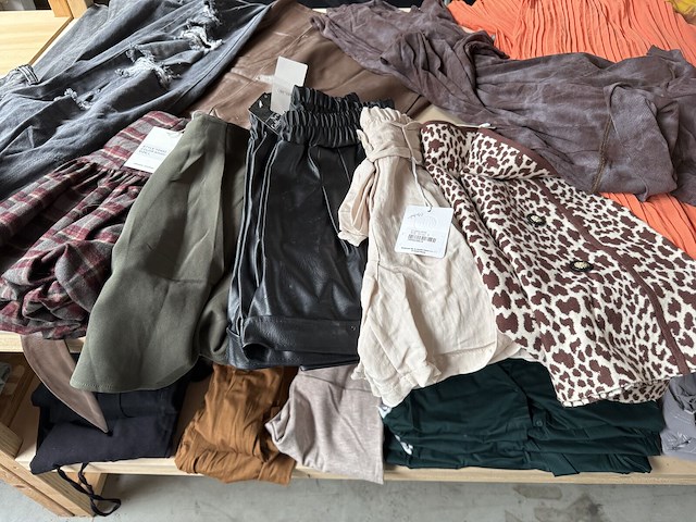 Vêtements (dames) - afbeelding 14 van  19